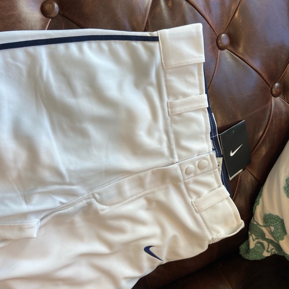 Nike White Pants please make a counter offer 👌💕 - Picture 3 of 6